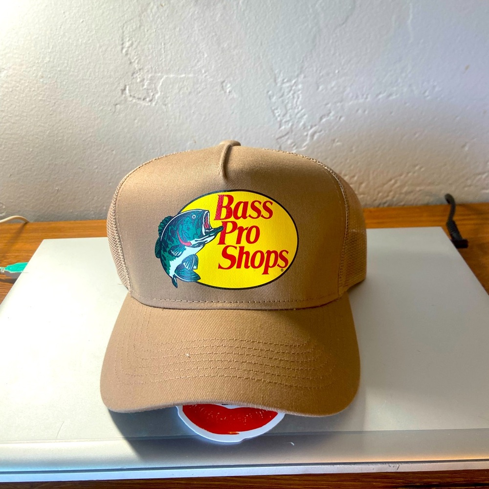Bass Pro trucker SnapBack/excellent condition